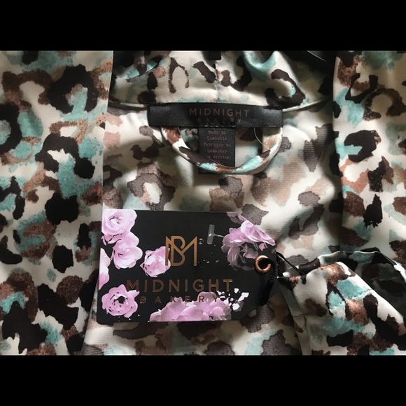 NWT Ladies Satin Robe M-L - Picture 5 of 6